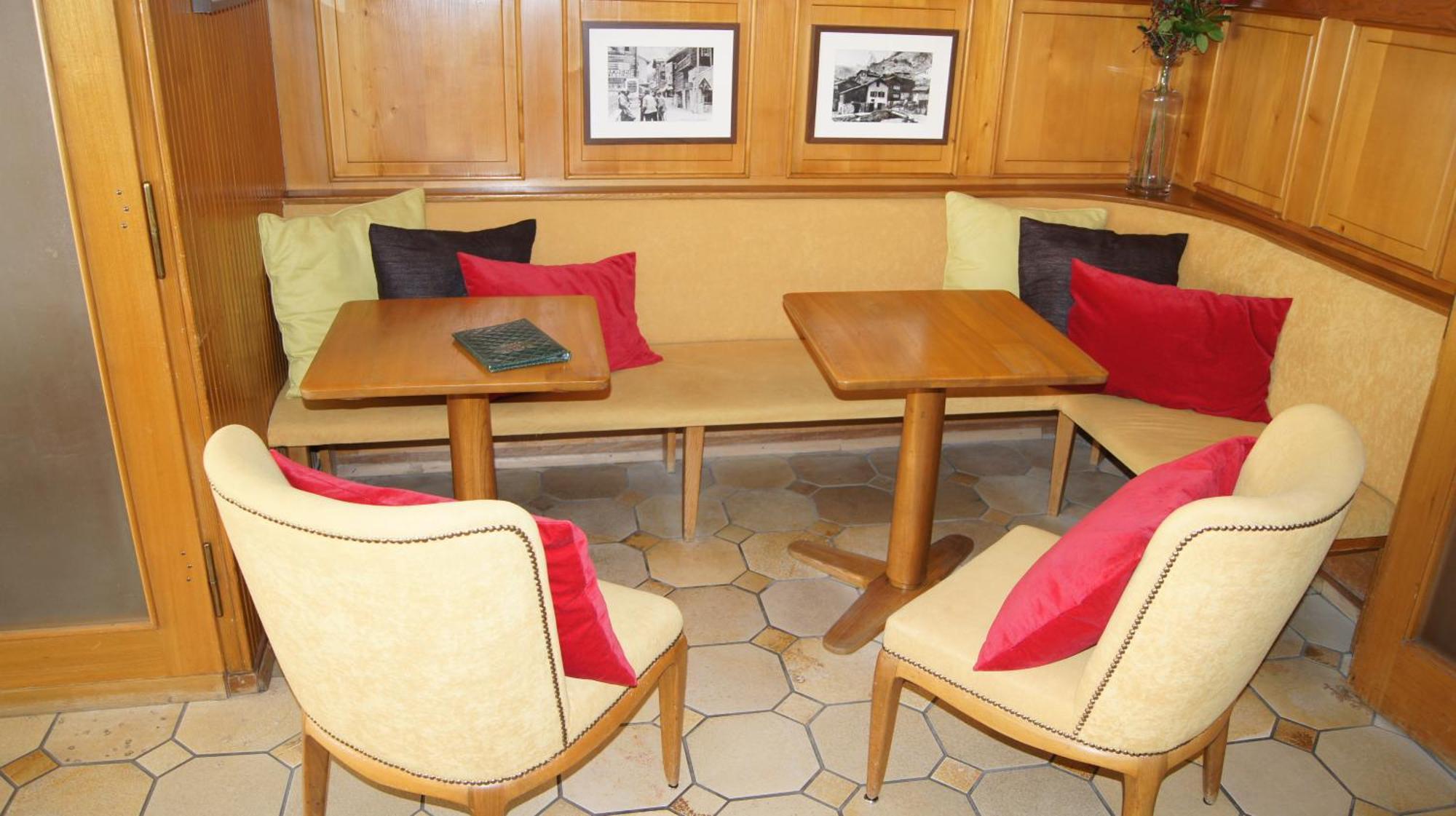 Hotel Alpina 2*